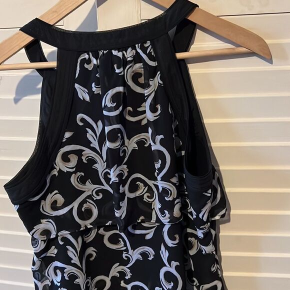 White House Black market sleeveless ruffle blouse size small - Picture 6 of 8